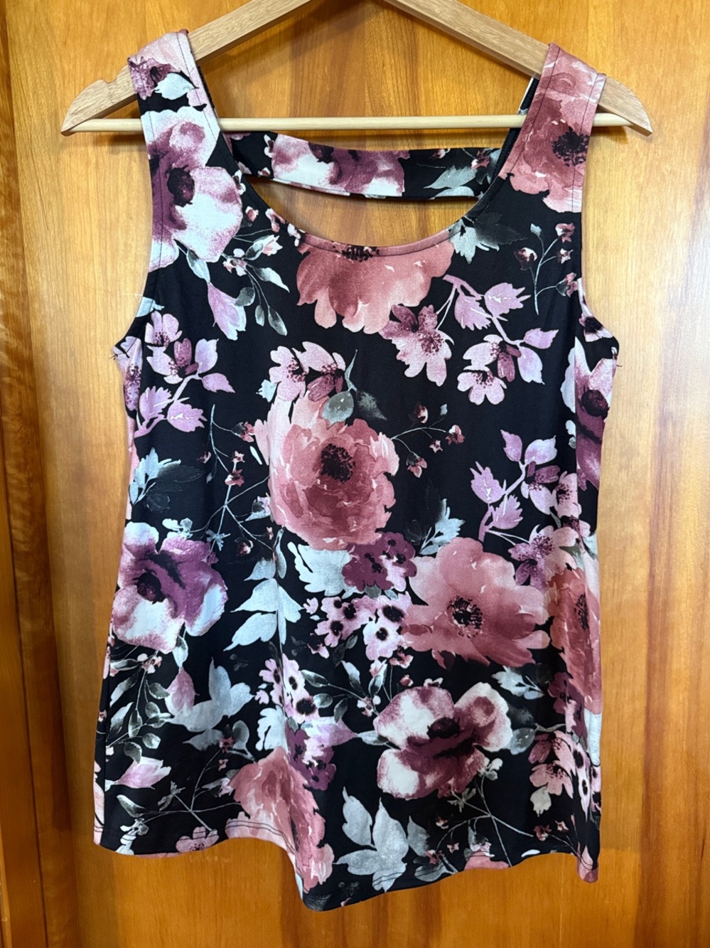 Floral Scoop Neck Tank Top in Black & Dusty Rose